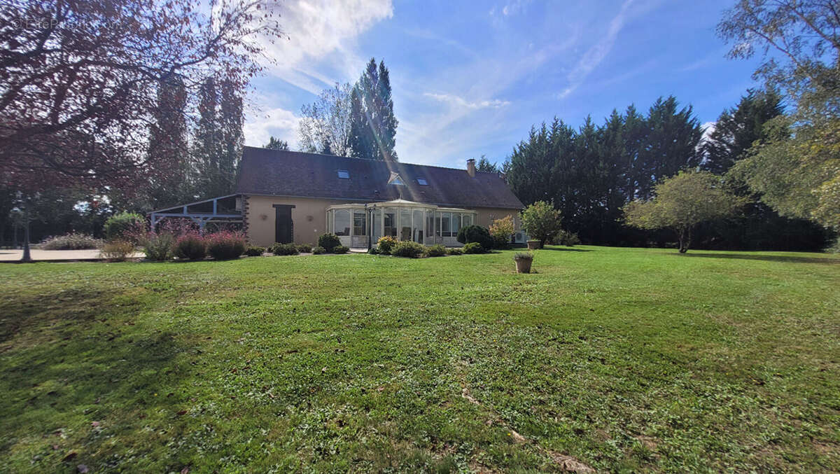 Demeure de caractère de 286m² habitable avec piscine au sel et prestations de qualité - photo 18