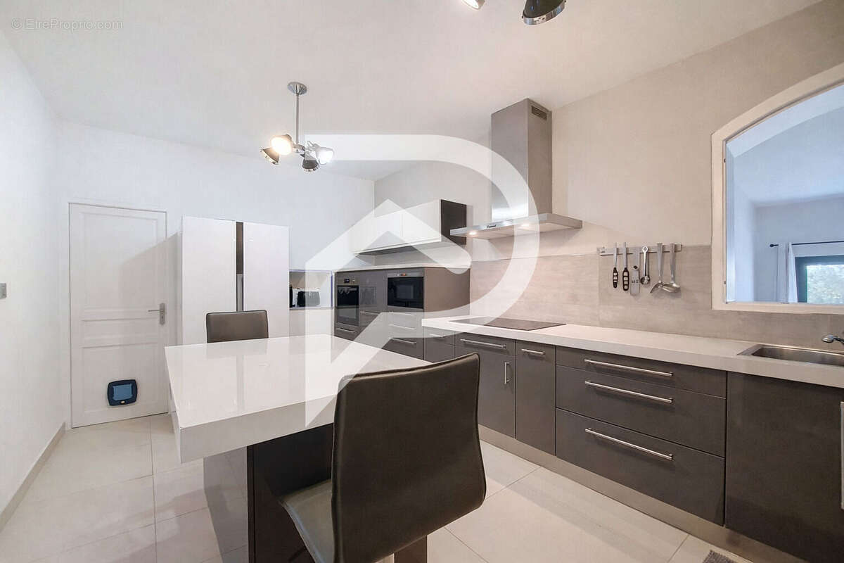 Maison à MONTELIMAR