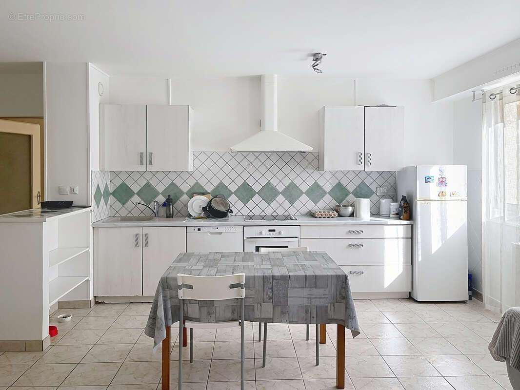 Appartement à ETREMBIERES