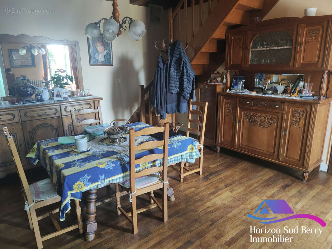 Salle à manger - Maison à LA CHATRE