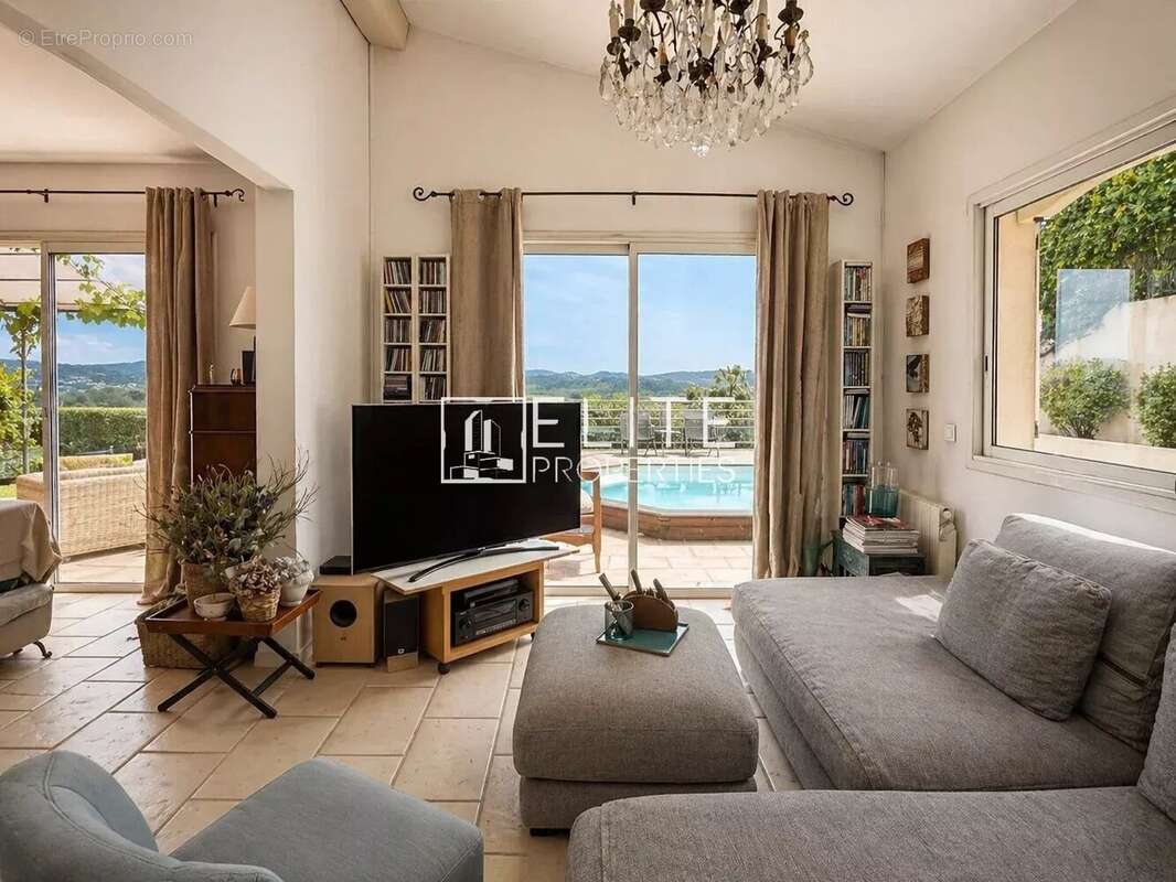 Maison à MANDELIEU-LA-NAPOULE