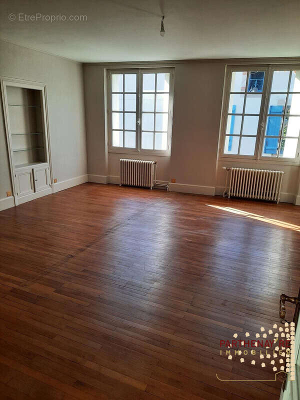 Maison 220 m² à Parthenay  - photo 6