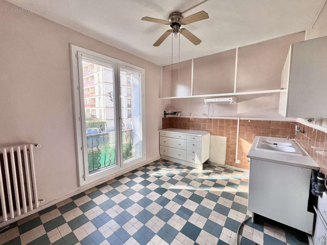 Aix en Provence, centre-ville à pied, appartement de 68m2 avec parking collectif. - photo 4