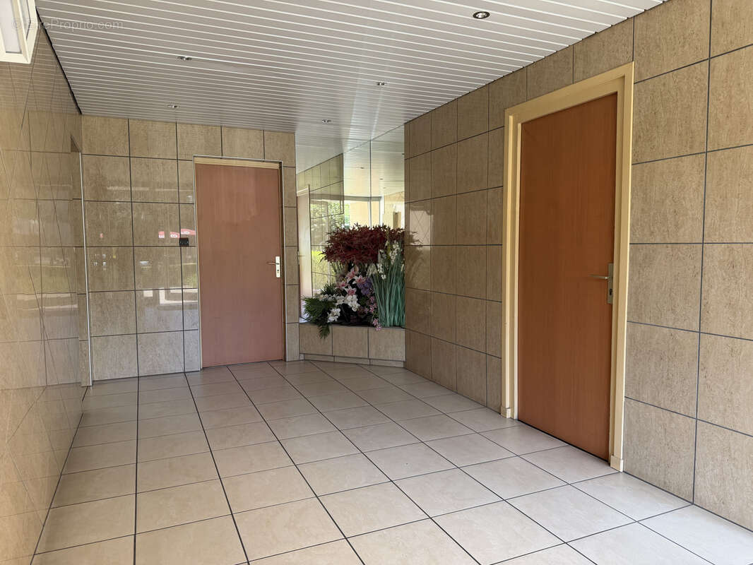Appartement T3 de 68 m2 entièrement rénové   Balcon - photo 10
