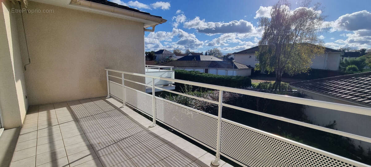 Appartement à LONS
