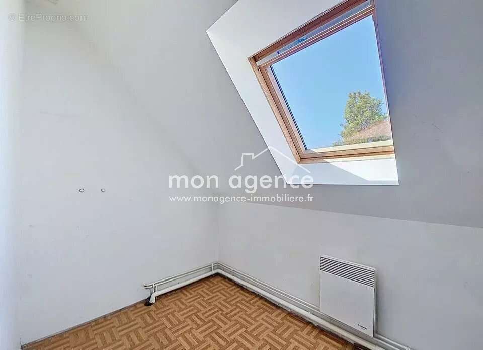 Maison à LA NEUVILLE-CHANT-D'OISEL
