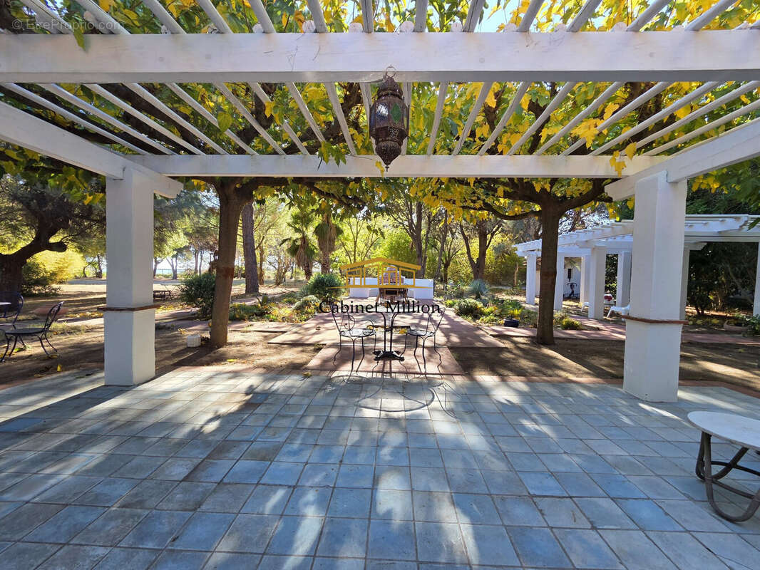 Maison à VIC-LA-GARDIOLE