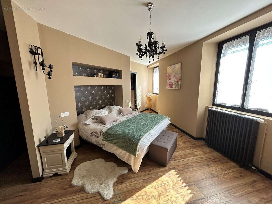 Propriété d'exception  274 m² habitables + 699 m² de dépendances et garages - photo 12