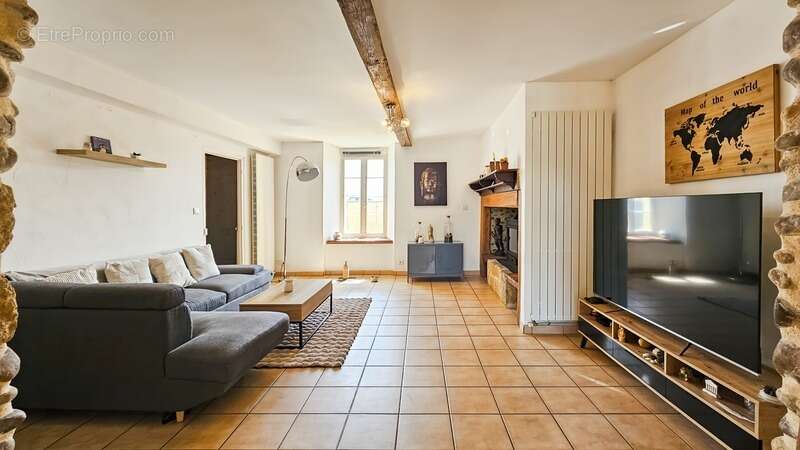 Maison à LEMBEYE