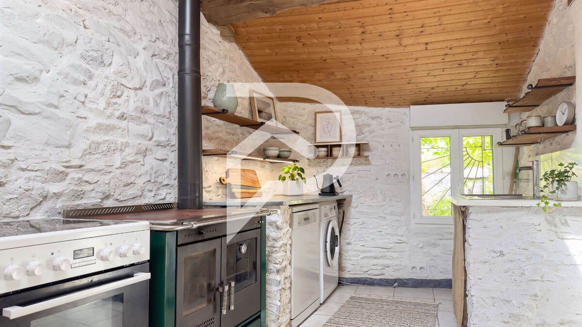 Maison en pierre 5 pièces 149 m² - photo 3