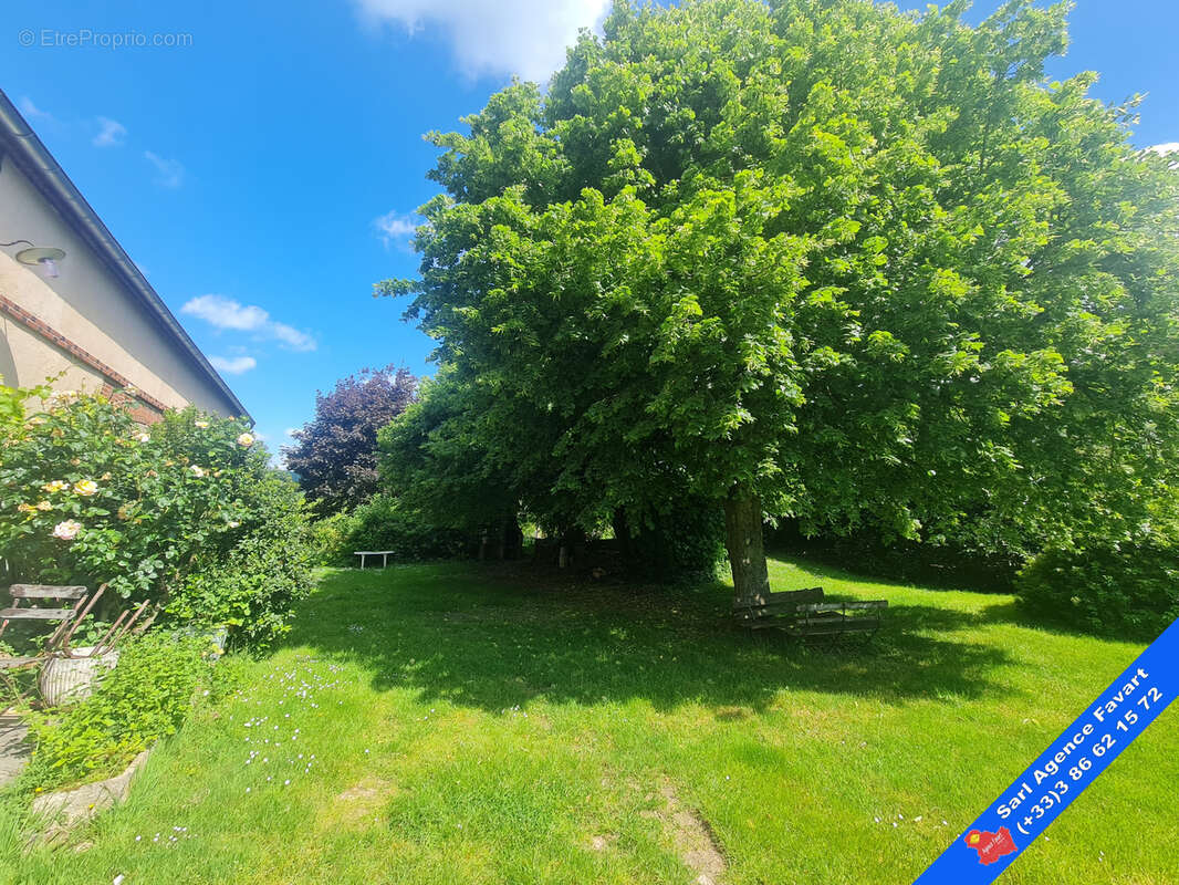 Fermette avec grandes dépendances en centre village - photo 3