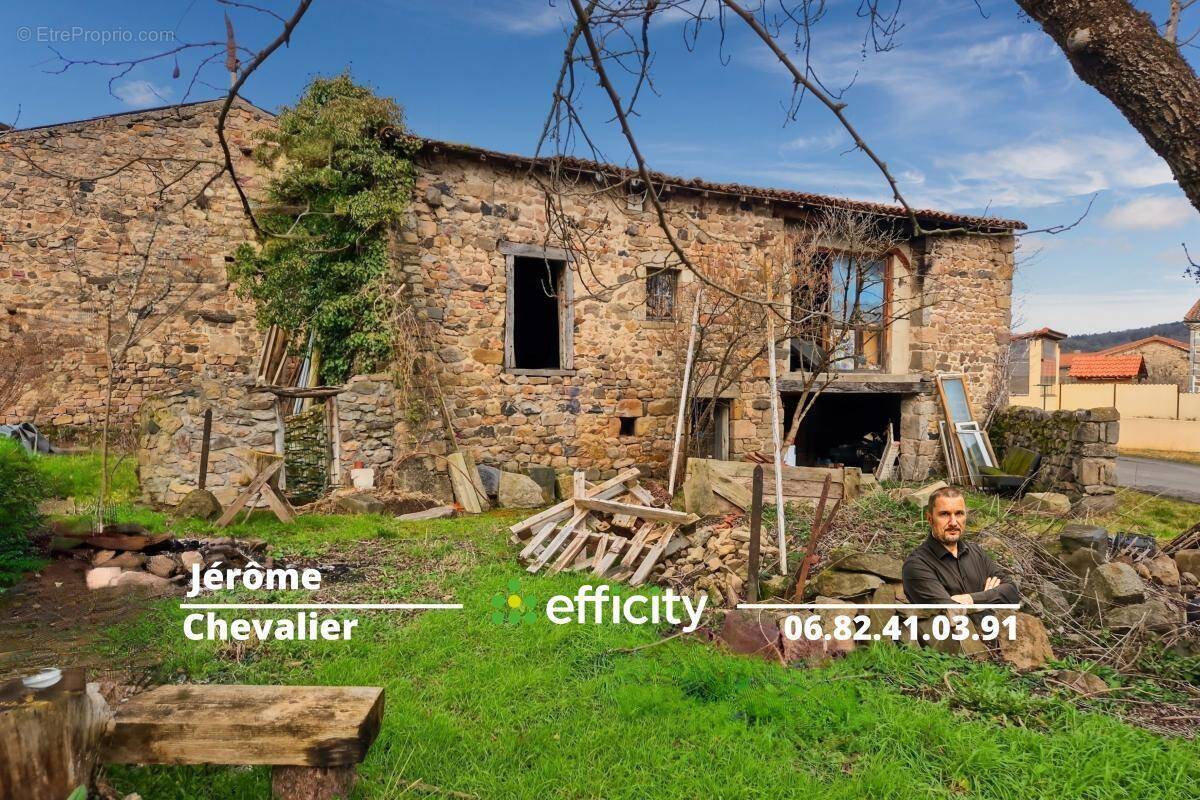 Parking à ISSERTEAUX