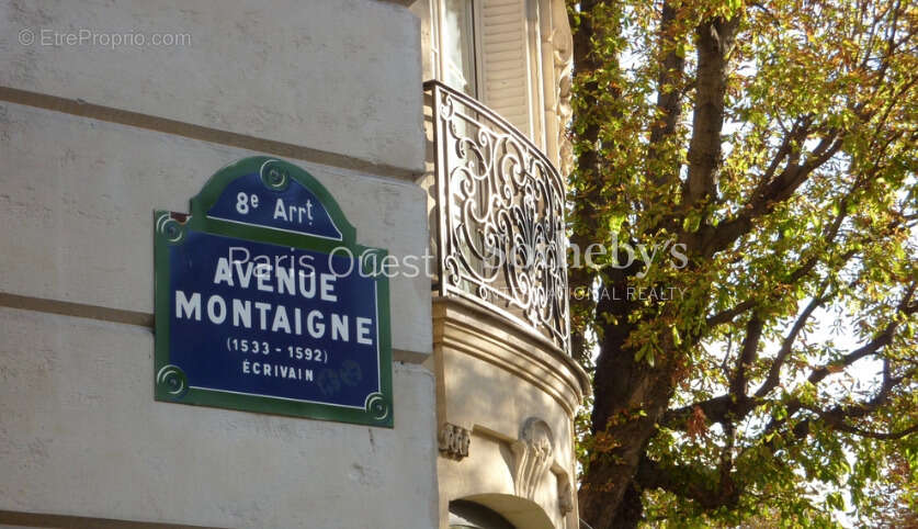 Commerce à PARIS-8E