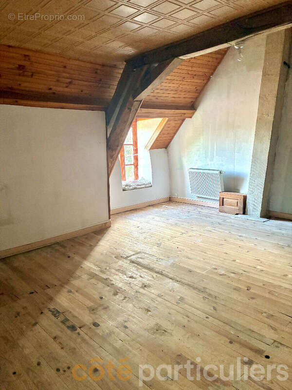 Maison à VALLON-EN-SULLY