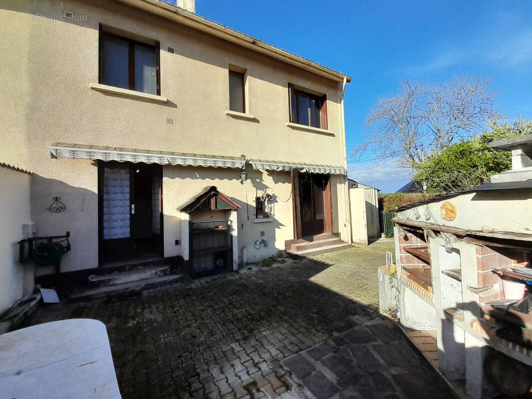 Maison à POUEYFERRE