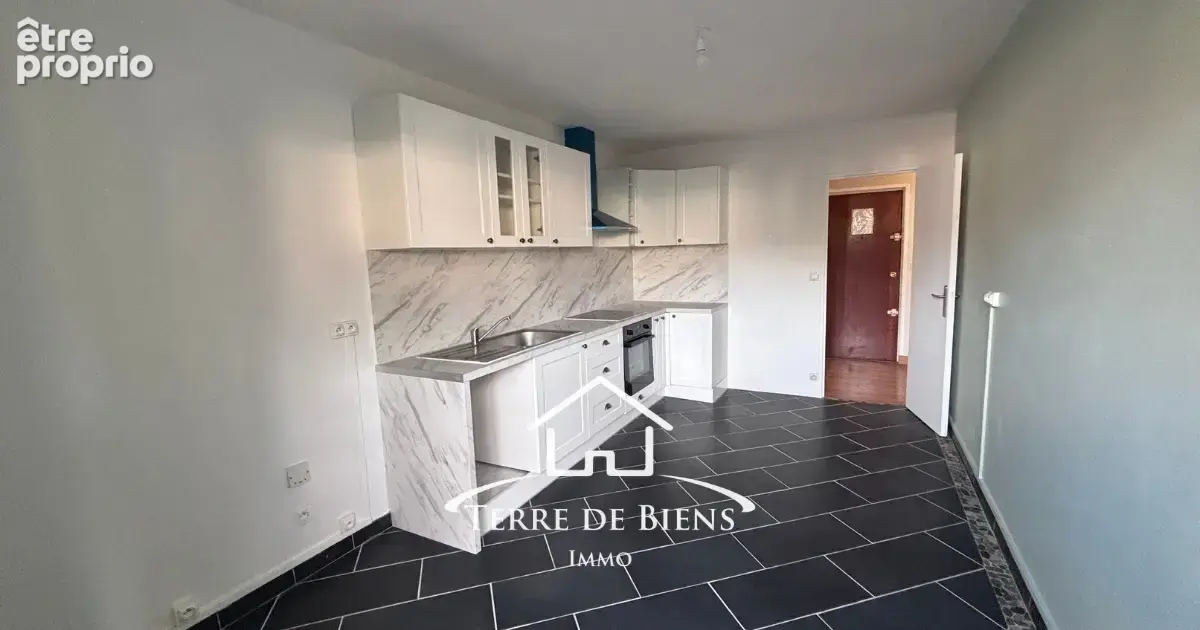 Appartement 4 pieces_ 94 m2_balcon _grand parking _cave_ margny-lès-compiègne - photo 3