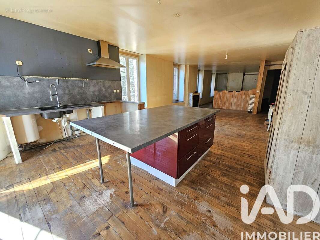 Appartement 300 m² à Lalouvesc  - photo 2