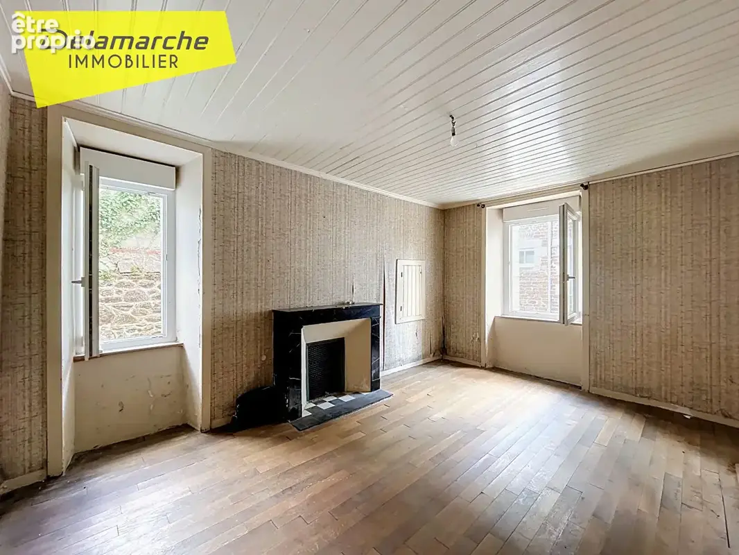 A vendre maison en pierre à rénover dans le bourg de Cérences - photo 2