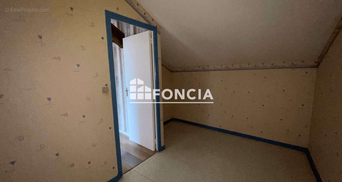 Maison à DOM-LE-MESNIL