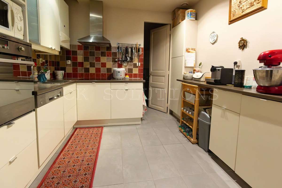 Appartement à PARIS-8E