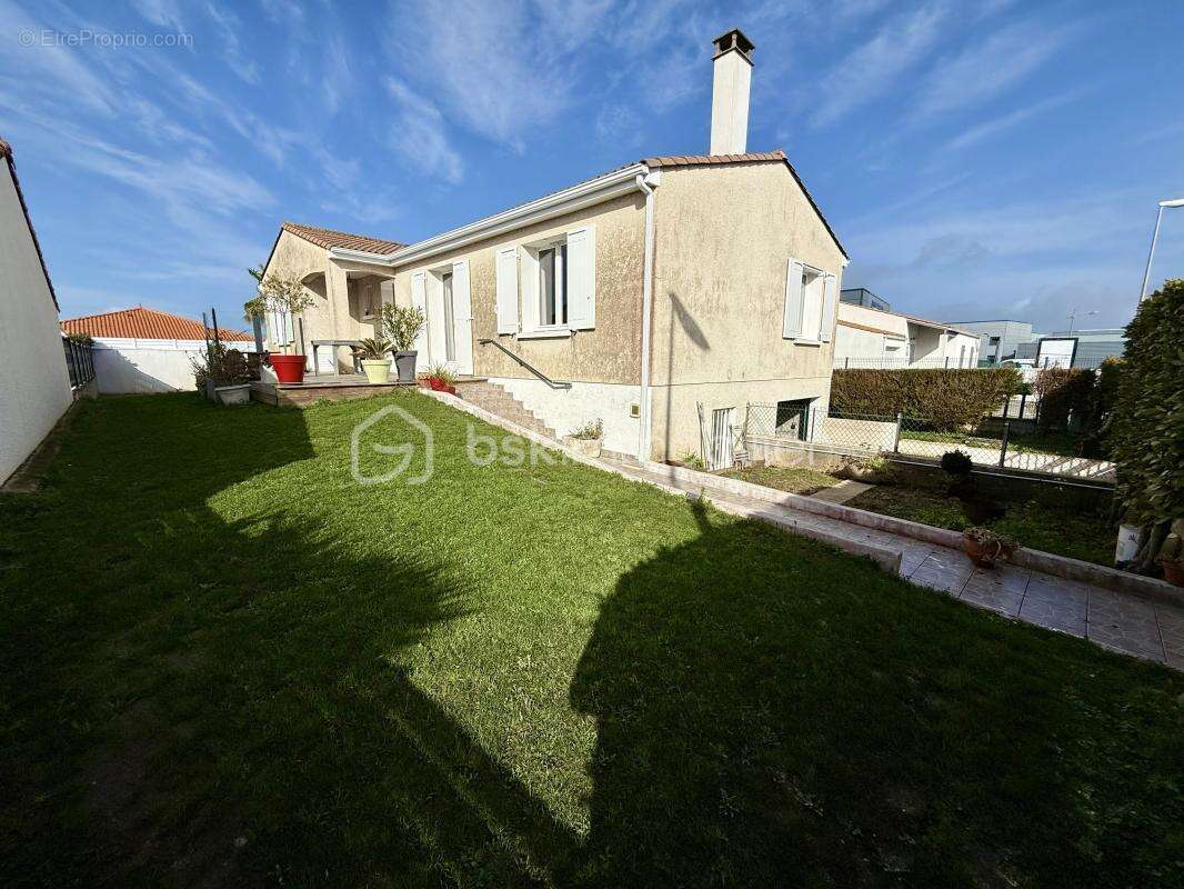 Maison à VAUX-SUR-MER