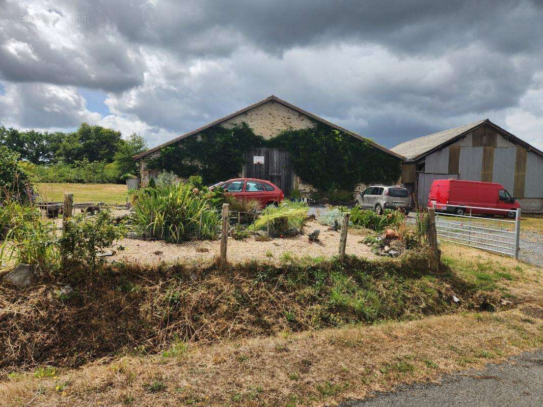 Maison à BUSSIERE-POITEVINE