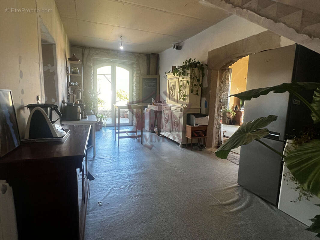 Maison à MEYRANNES