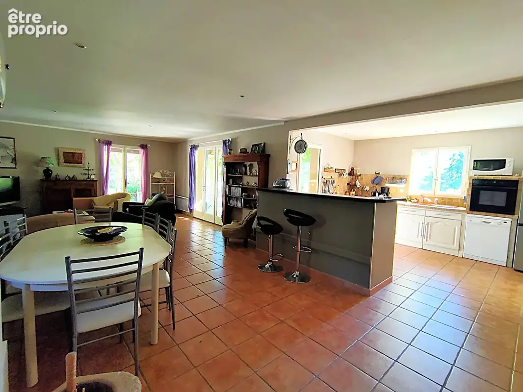 Propriété familiale spacieuse de type 8 à vendre à Garéoult sur 2000m² de terrain - photo 6