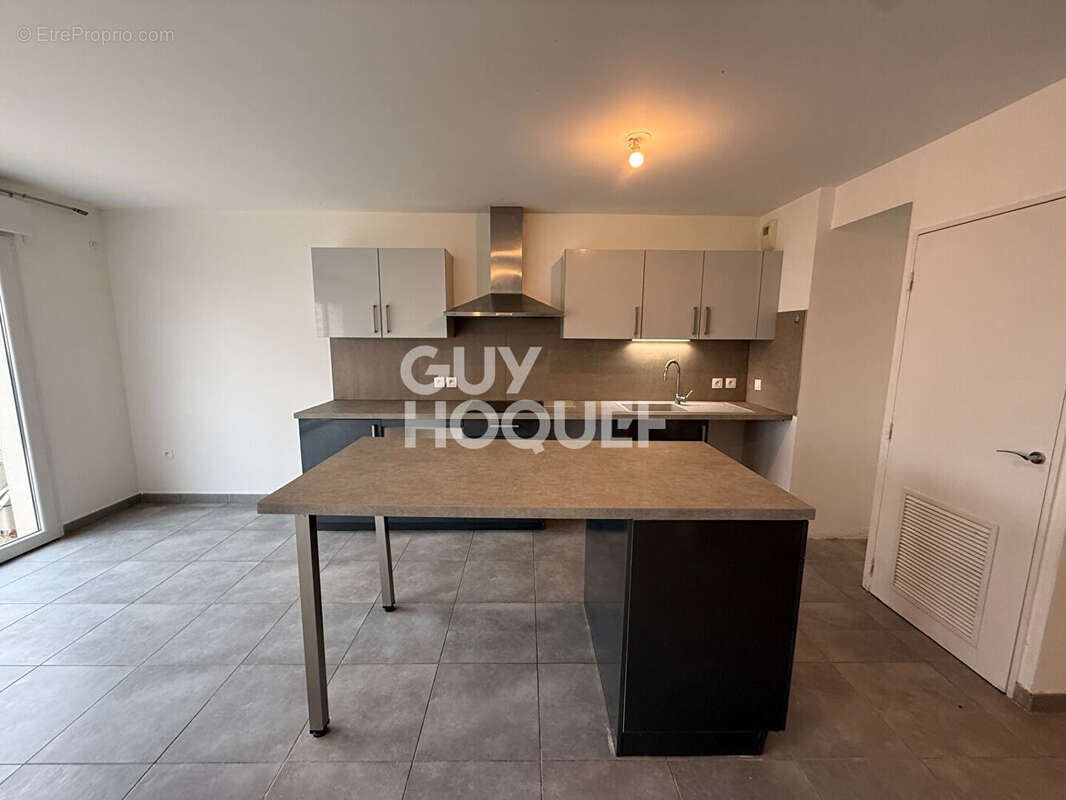 A vendre à PEZILLA LA RIVIERE (66370)  Maison F5 de 90 m² avec jardin et garage. - photo 7