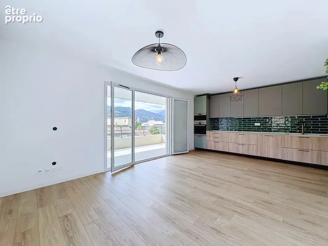 Appartement 4 pièces en dernier étage avec terrasse et double garage - photo 2