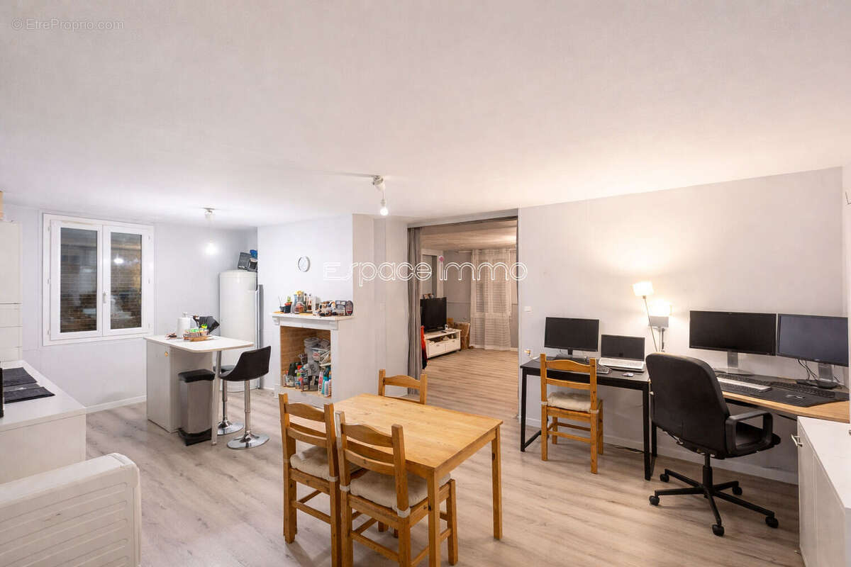 Appartement à MALAUNAY