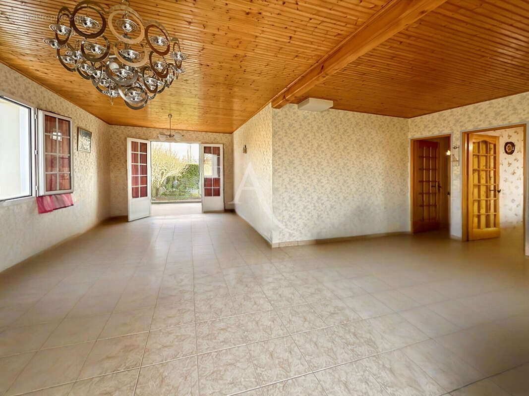 A vendre proche du bourg en impasse - Maison de plain-pied - photo 6