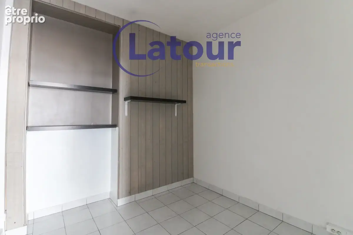 En centre-ville d'ivry-la-bataille - photo 2