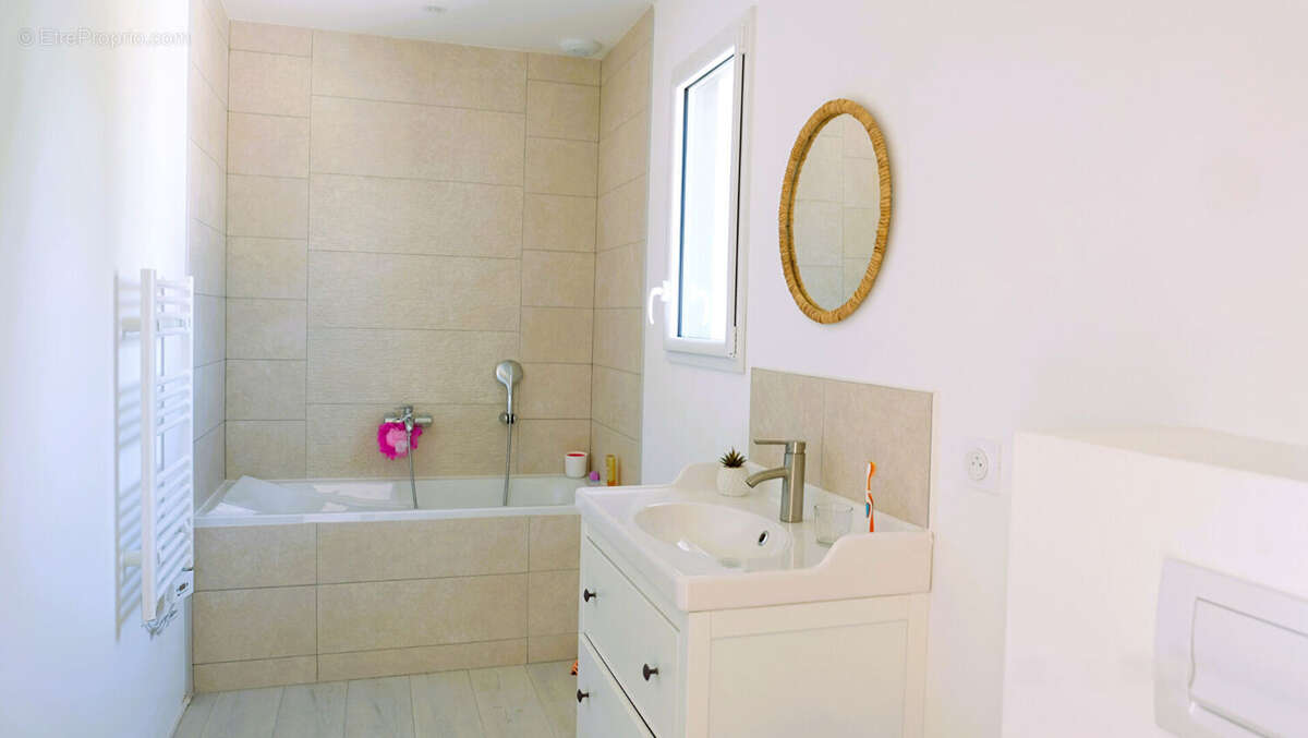 Maison à BEAULIEU-SOUS-LA-ROCHE