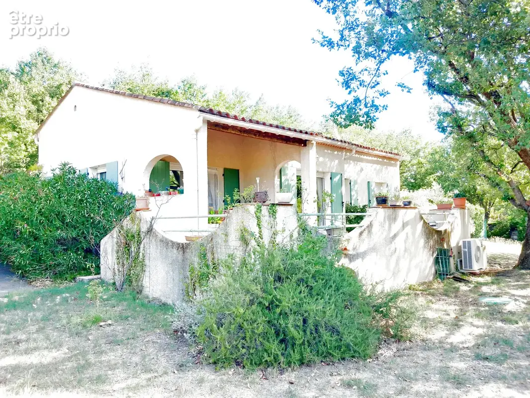 Superbe villa plain pied avec piscine sur 4000M2 arborés. - photo 4