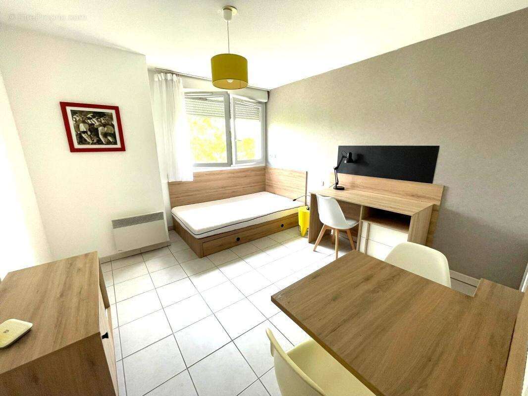 ** Studio meublé de 21 m2 à MONTAUDRAN, idéal investisseurs ** - photo 2