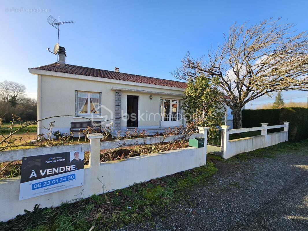 Maison à VERNOUX-EN-GATINE