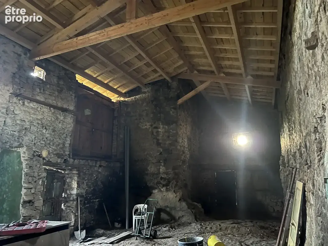 Ferme en pierre entièrement à rénover - photo 8