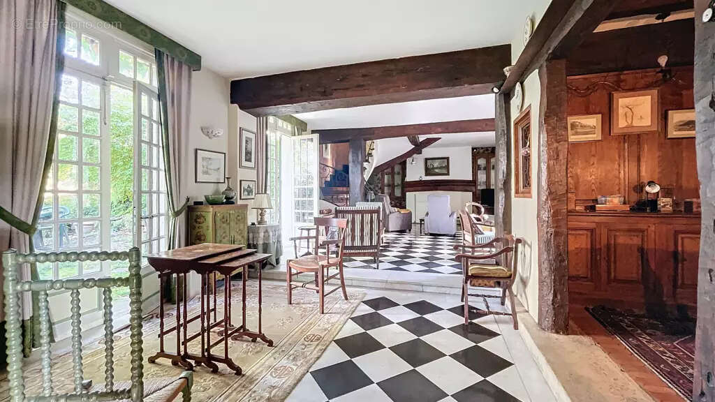 Maison à BEAUCHAMP