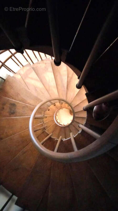 ESCALIER - Maison à USSON-DU-POITOU