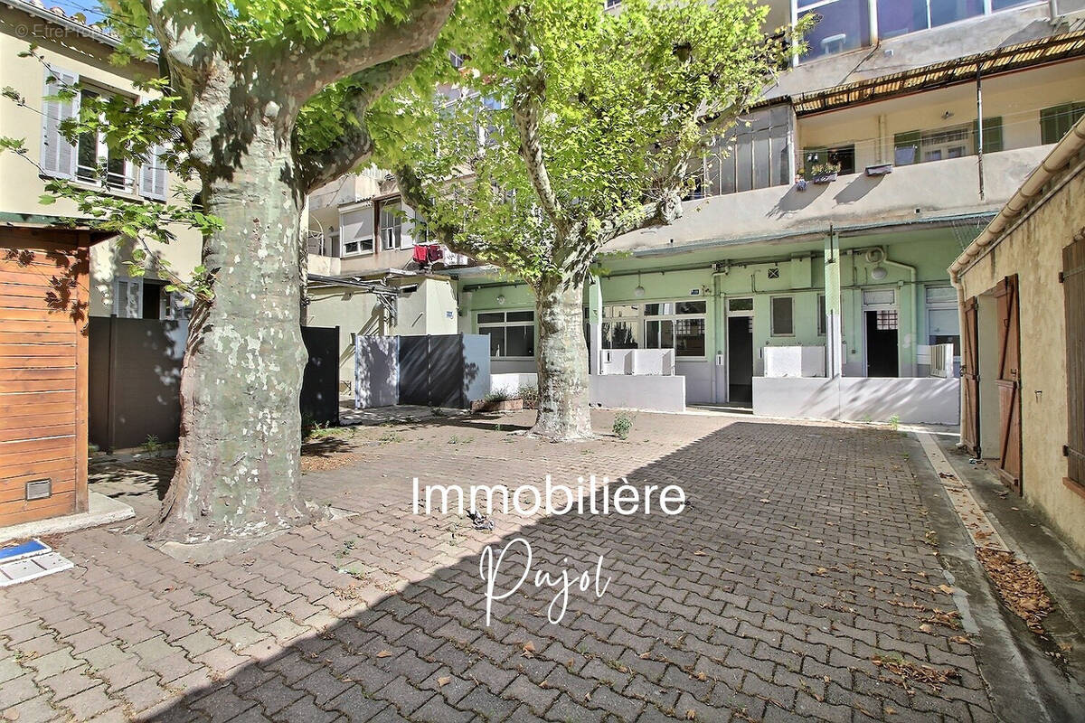 Commerce à MARSEILLE-5E