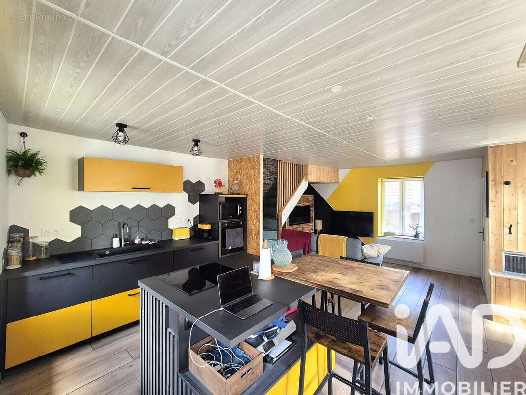 Maison 75 m² à Saint-Germain-L'herm  - photo 7