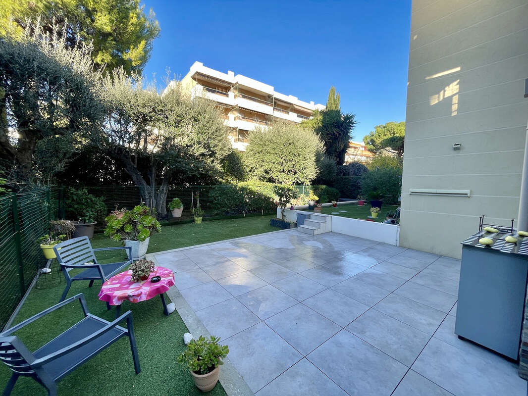 Appartement à SAINT-LAURENT-DU-VAR