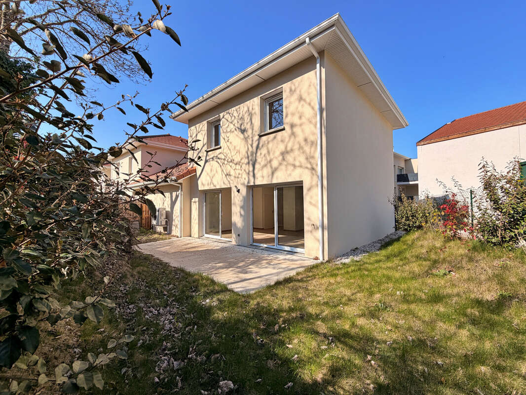 Maison à SEREZIN-DE-LA-TOUR