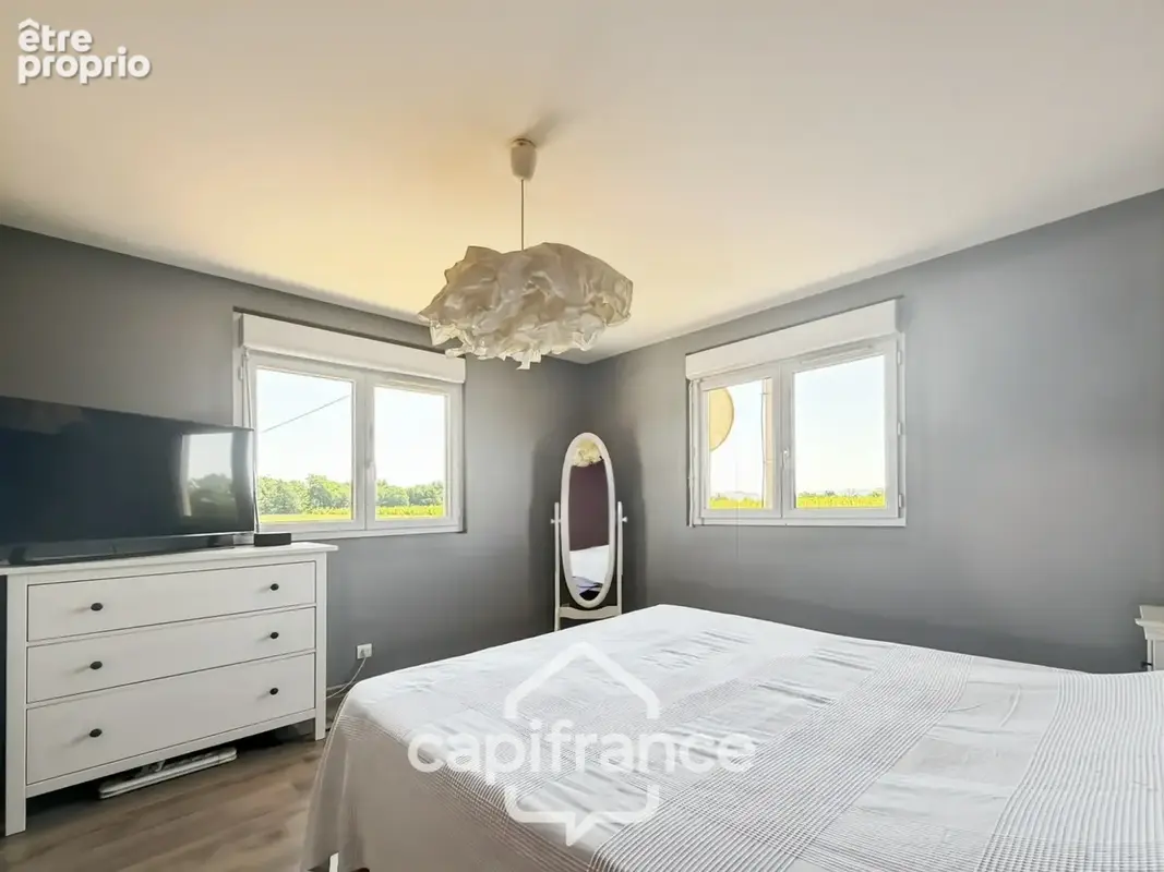 Chanas – Une maison familiale au cœur d'un environnement naturel privilégié composée de 6 pièces - photo 10