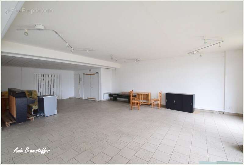 Local/bureau à vendre LA COUARDE SUR MER (17), local commercial premium - photo 4