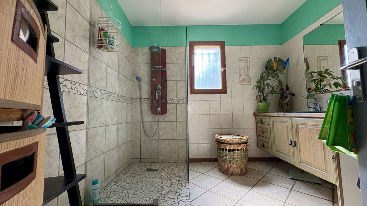 Superbe maison familiale  de 108 m2 avec 1328m2 de terrain arboré. - photo 6