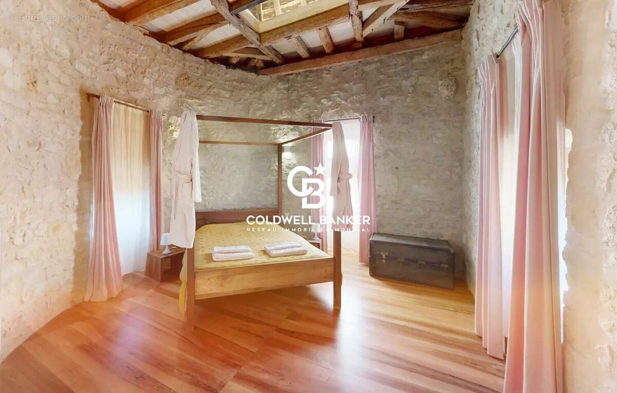 Maison à LISSAC-ET-MOURET