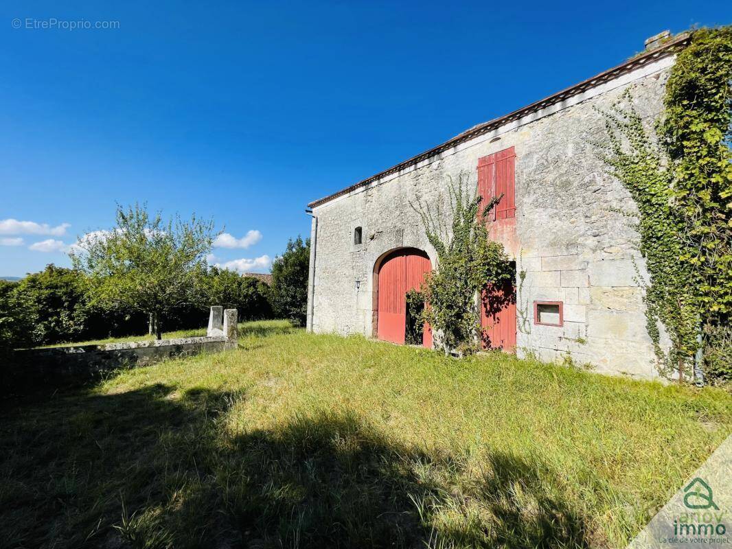 Maison à VILLEBOIS-LAVALETTE