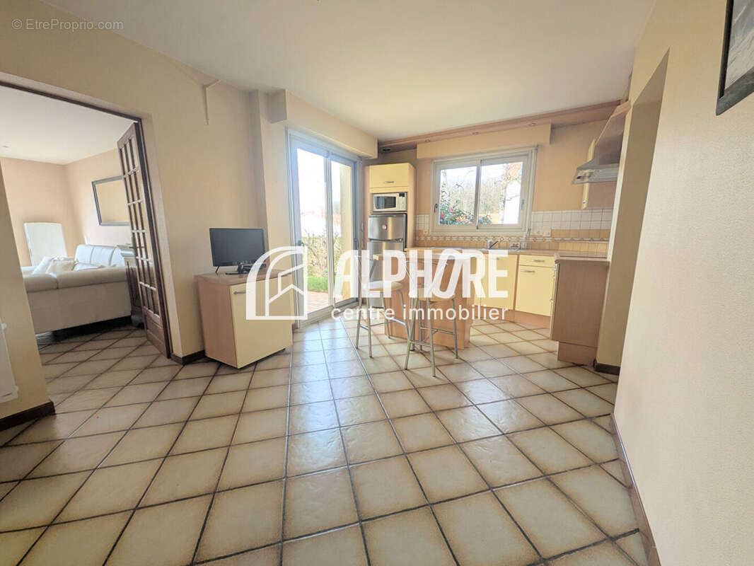 Maison de 167m2 à Cholet - 4 chambres, grand terrain et studio indépendant - photo 6